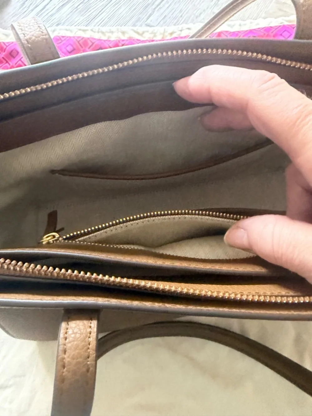 Tory Burch Robinson Pebbled Leather Tote Tigers Eye Color Excellent Condition